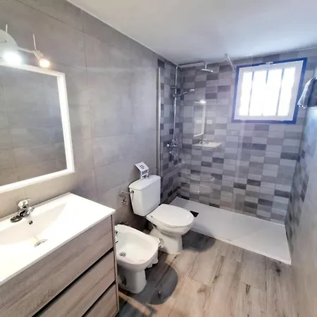 Apartman Silviana - One Bedroom With Communal Pool *
