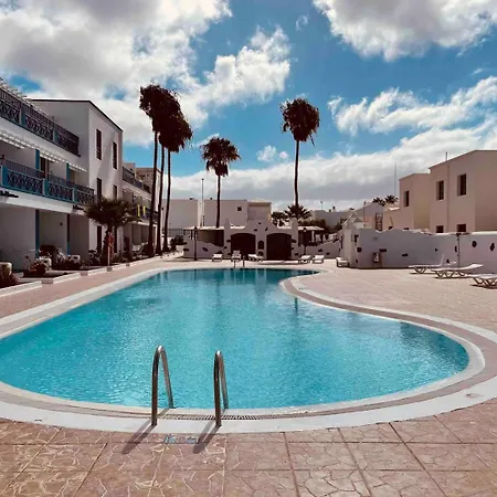 Silviana - One Bedroom With Communal Pool דירה